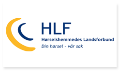 Logoen til Hørselshemmedes Landsforbund. Til venstre for teksten HLF Hørselshemmedes Landsforbund Din hørsel - vår sak er det bilde av et strek-øre. Den ytterste delen av øret er i gult og den innerste delen er i blått.