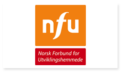  Logoen til NFU - Norsk Forbund for Utviklingshemmede. Øverst i logoen er det en oransje firkant med de hvite bokstavene NFU inne i firkanten. Nedenfor firkanten er det en rød rektangulær boks med den hvite teksten: Norsk Forbund for Utviklingshemmede.